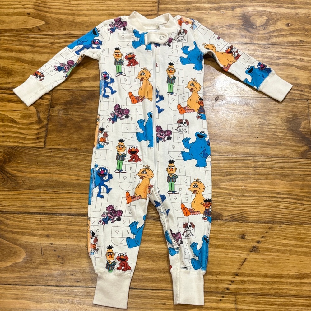 Hanna Andersson Sesame Street Hopscotch Print Cotton Sleeper Size 6-12 Months